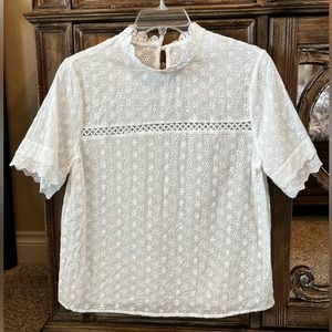 White lace eyelet summer short sleeve blouse Sz M casual spring crochet